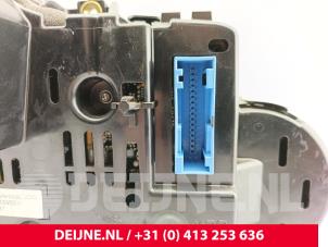 Porsche Cayenne Odometer KM O270872 photo 3