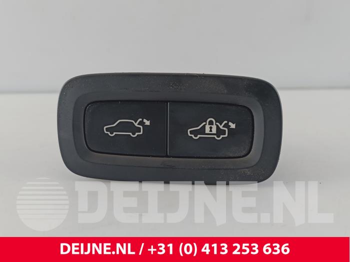 Lynk & Co 01 Schakelaar achterklep O271035
