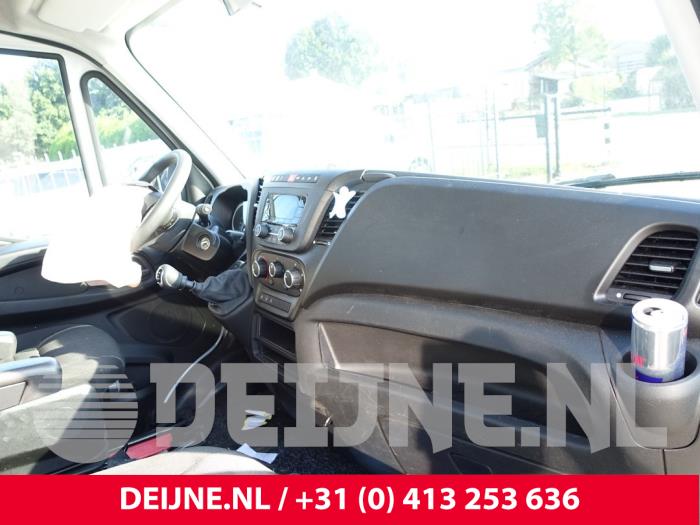 Iveco New Daily Dashboardkastje O271084