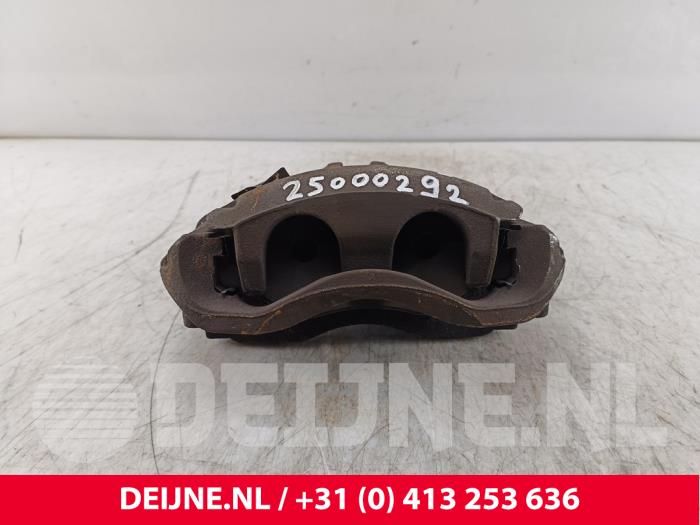 Iveco New Daily Remklauw (Tang) links-voor O271100