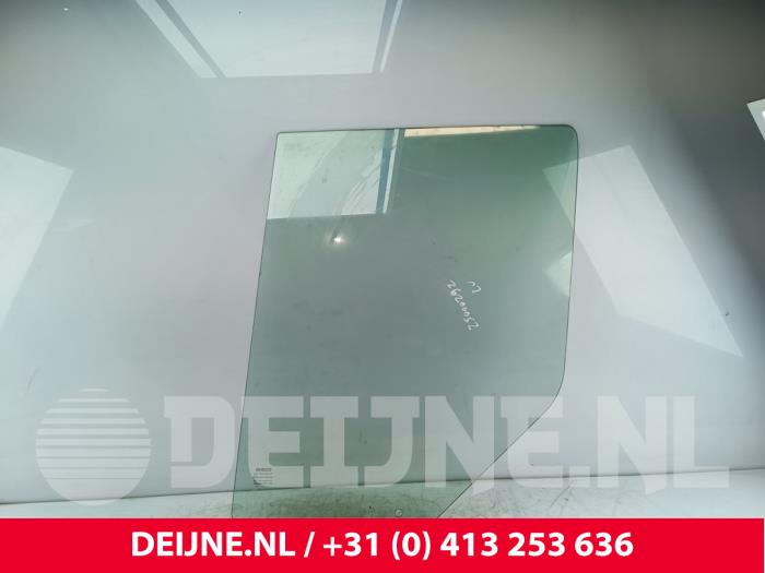 Iveco New Daily Türscheibe 2-türig links O271120