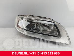 Gebruikte Rechter Koplamp Volvo V70 (BW) 2.0 T4 16V Prijs € 375,00 Margeregeling aangeboden door van Deijne Onderdelen Uden B.V.