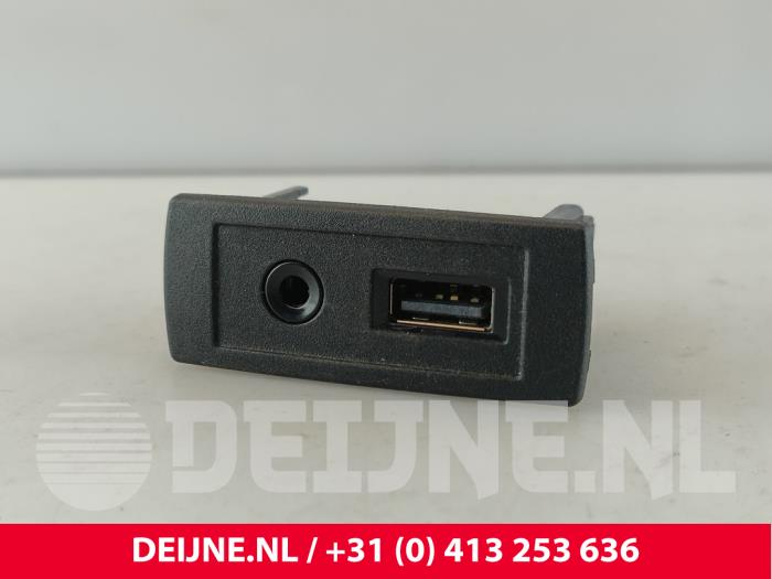 Mercedes Vito AUX / USB connection O271559