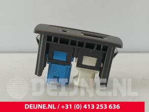 Mercedes Vito AUX / USB-Anschluss O271559 foto 3