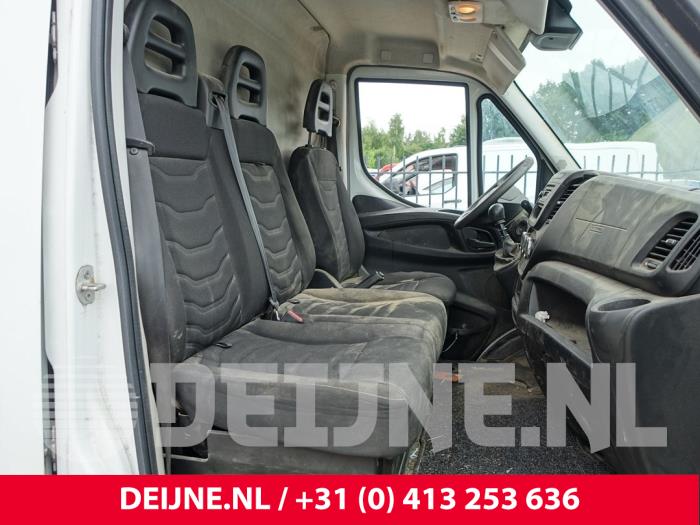 Iveco New Daily Bank rechts-voor O271517