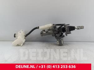 Nissan NV200 Master cylinder O271598 photo 3