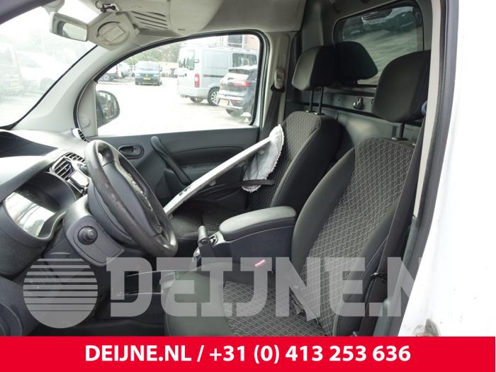 Renault Kangoo Sitz links O271756