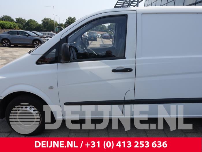 Mercedes Vito Tür 2-türig links O271909