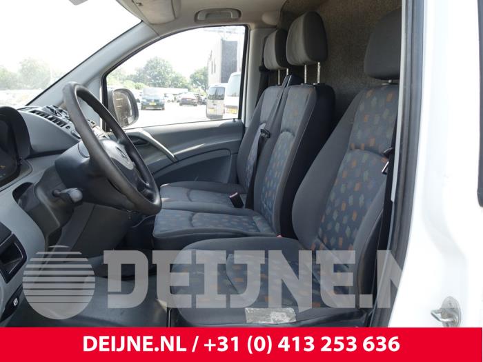 Mercedes Vito Sitz links O271923