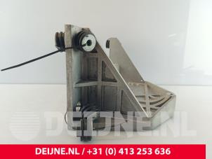 Seres 3 Air conditioning bracket O271950 photo 3