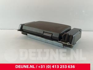 Gebruikte Display Interieur Volvo C70 (MC) 2.0 D3 20V Prijs € 70,00 Margeregeling aangeboden door van Deijne Onderdelen Uden B.V.