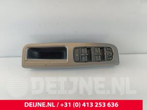 Gebruikte Elektrisch Raam Schakelaar Volvo V50 (MW) 2.0 16V Prijs € 15,00 Margeregeling aangeboden door van Deijne Onderdelen Uden B.V.