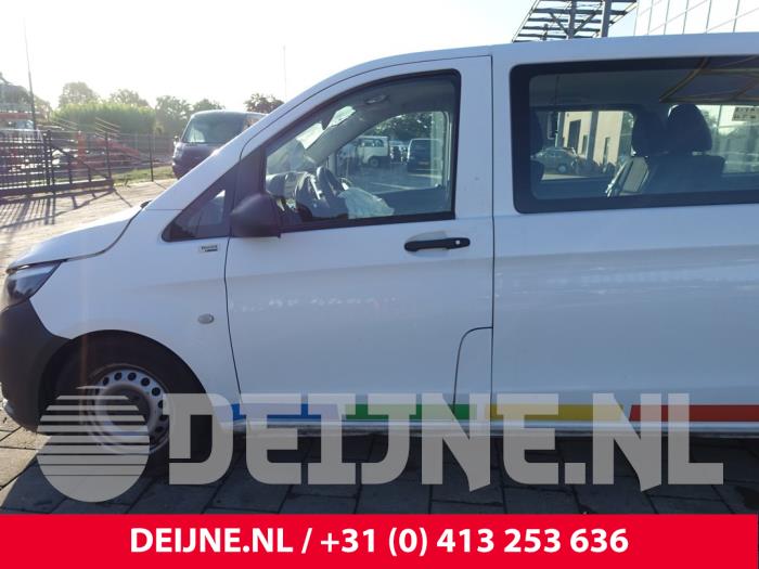 Mercedes Vito Tür 2-türig links O272255