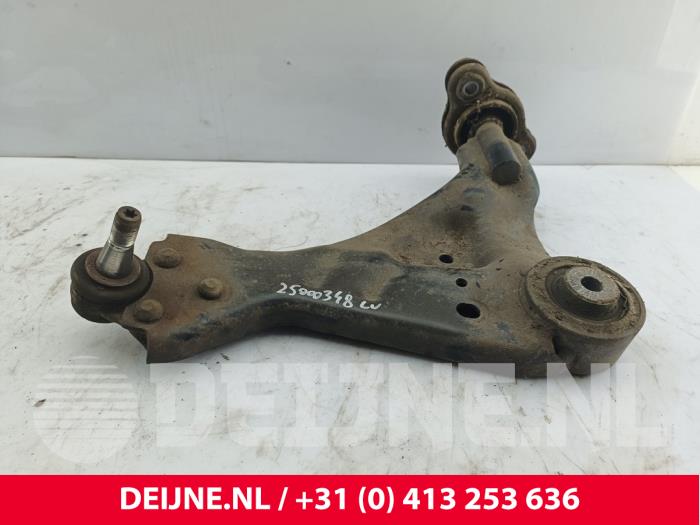 Mercedes Vito Draagarm onder links-voor O272478