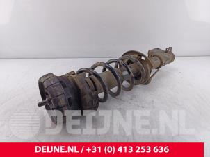 Gebruikte Mac Phersonpoot links-voor Renault Trafic (1FL/2FL/3FL/4FL) 1.6 dCi Twin Turbo Prijs € 60,50 Inclusief btw aangeboden door van Deijne Onderdelen Uden B.V.