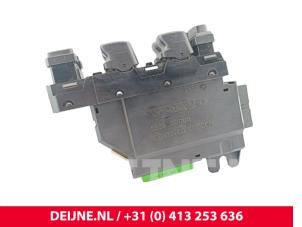 Volvo V70 Electric window switch O272835 photo 3
