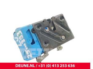 Volvo V70 Door lock mechanism 4-door, front left O272882 photo 3