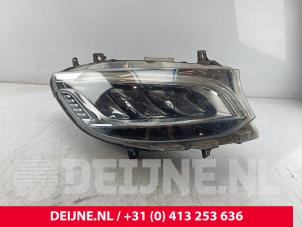Gebruikte Koplamp rechts Mercedes Sprinter 3,5t (907.6/910.6) 319 CDI 3.0 V6 24V RWD Prijs € 786,50 Inclusief btw aangeboden door van Deijne Onderdelen Uden B.V.