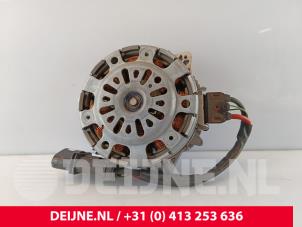 Gebruikte Koelvinhart zelfdenk Mercedes Vito (447.6) 2.0 114 CDI 16V Prijs € 96,80 Inclusief btw aangeboden door van Deijne Onderdelen Uden B.V.