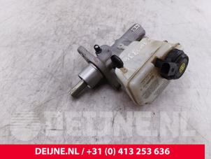 Volkswagen Caddy Hoofdremcilinder O272977 foto 2