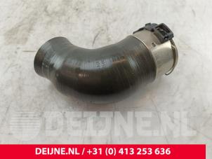 Gebruikte Intercooler Slang Renault Trafic (1FL/2FL/3FL/4FL) 1.6 dCi 120 Twin Turbo Prijs € 102,85 Inclusief btw aangeboden door van Deijne Onderdelen Uden B.V.
