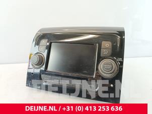 Gebruikte Radio Citroen Jumper (U9) 2.2 Blue HDi 140 Prijs € 242,00 Inclusief btw aangeboden door van Deijne Onderdelen Uden B.V.