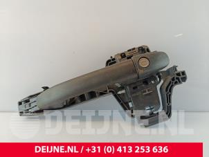 Gebruikte Deurgreep 2Deurs links Mercedes Vito (447.6) 1.6 111 CDI 16V Prijs € 30,25 Inclusief btw aangeboden door van Deijne Onderdelen Uden B.V.