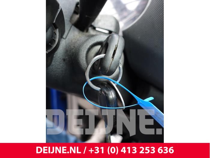 Peugeot Partner Ignition lock + key O273581