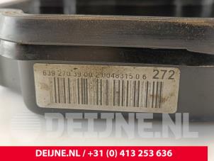 Mercedes Viano Gearbox cover O273932 photo 3