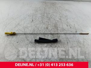 Gebruikte Olie Peilstok Ford Transit Custom 2.0 TDCi 16V Eco Blue 130 Prijs € 42,35 Inclusief btw aangeboden door van Deijne Onderdelen Uden B.V.