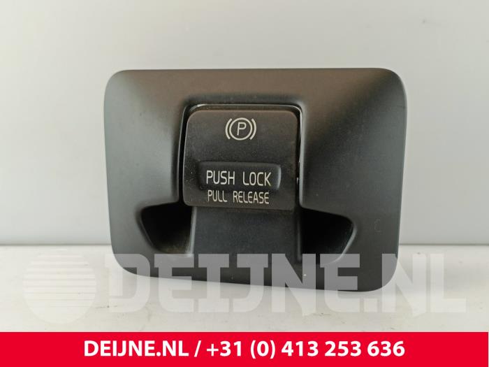 Gebruikte Handrem schakelaar Volvo V60 I (FW/GW) 1.6 DRIVe Prijs € 20,00 Margeregeling aangeboden door van Deijne Onderdelen Uden B.V.