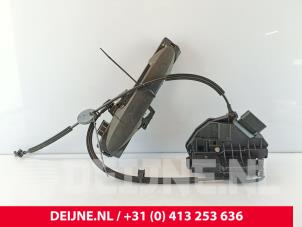 Gebruikte Slotmechaniek Portier 2Deurs rechts Ford Transit Courier 1.5 TDCi 75 Prijs € 54,45 Inclusief btw aangeboden door van Deijne Onderdelen Uden B.V.