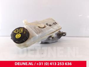 Gebruikte Hoofdremcilinder Volvo V40 Cross Country (MZ) 1.6 D2 Prijs € 45,00 Margeregeling aangeboden door van Deijne Onderdelen Uden B.V.