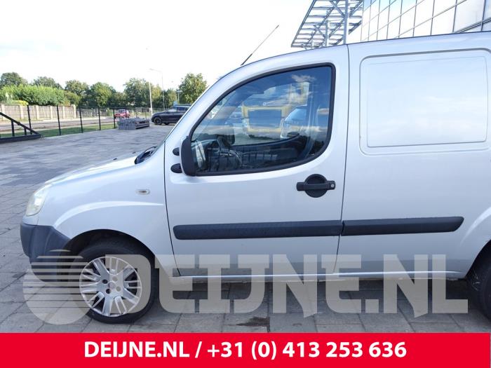 Fiat Doblo Tür 2-türig links O274529