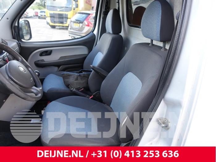 Fiat Doblo Sitz links O274542