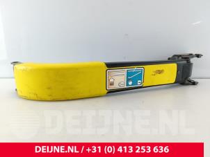 Gebruikte Deurvanger bus/bestel rechts Ford Transit Custom 2.0 TDCi 16V Eco Blue 170 Prijs € 66,55 Inclusief btw aangeboden door van Deijne Onderdelen Uden B.V.