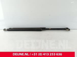 Gebruikte Gasdemper Motorkap Set Volvo V60 II (ZW) 2.0 D4 16V Prijs € 25,00 Margeregeling aangeboden door van Deijne Onderdelen Uden B.V.