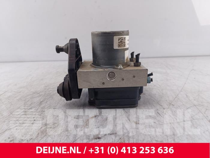 Gebruikte ABS Pomp Mercedes Vito (447.6) eVito 41/60/66 kWh Prijs € 235,95 Inclusief btw aangeboden door van Deijne Onderdelen Uden B.V.