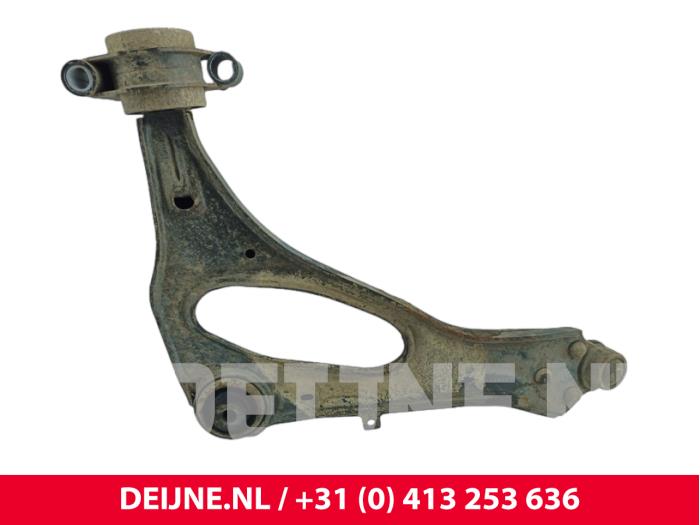 Mercedes Vito Draagarm onder rechts-voor O274655
