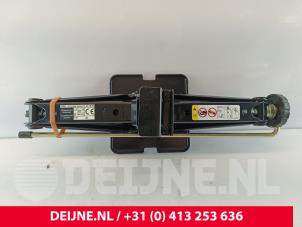 Gebruikte Krik Citroen Jumpy 2.0 Blue HDI 145 Prijs € 24,20 Inclusief btw aangeboden door van Deijne Onderdelen Uden B.V.