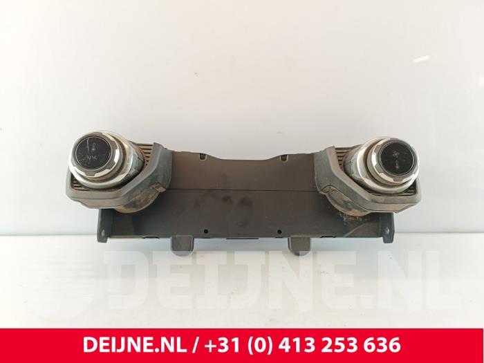 Lynk & Co 01 Heizung Bedienpaneel O274685