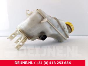 Opel Combo Bremsflüssigkeitsbehälter O274715 foto 3