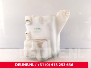 Lynk & Co 01 Scheibensprühertank vorne O274793 foto 2