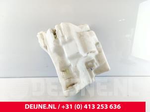 Lynk & Co 01 Scheibensprühertank vorne O274793 foto 3