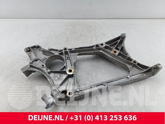 Gebruikte Dynamosteun onder Mercedes Vito (447.6) 2.2 114 CDI 16V Prijs € 78,65 Inclusief btw aangeboden door van Deijne Onderdelen Uden B.V.