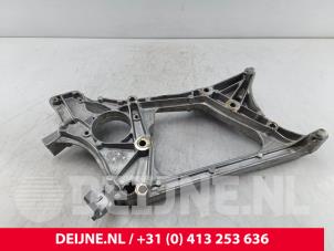 Gebruikte Dynamosteun onder Mercedes Vito (447.6) 2.2 114 CDI 16V Prijs € 78,65 Inclusief btw aangeboden door van Deijne Onderdelen Uden B.V.