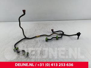 Gebruikte Brandstof retourleiding Ford Transit Custom 2.0 TDCi 16V Eco Blue 130 Prijs € 48,40 Inclusief btw aangeboden door van Deijne Onderdelen Uden B.V.