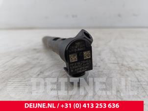 Mercedes Sprinter Injector (diesel) O274918 photo 3