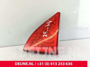 Gebruikte Extra Remlicht midden Renault Master III (FV) 2.3 dCi 125 16V FWD Prijs € 24,20 Inclusief btw aangeboden door van Deijne Onderdelen Uden B.V.
