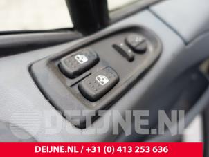 Gebruikte Elektrisch Raam Schakelaar Iveco New Daily IV 40C18 Prijs € 24,20 Inclusief btw aangeboden door van Deijne Onderdelen Uden B.V.